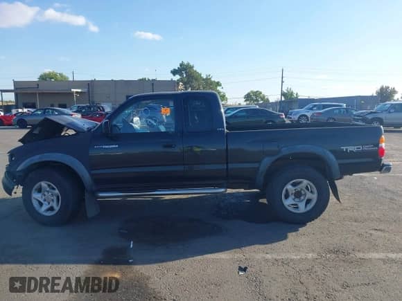2001 Toyota Tacoma с VIN 5TEWN72N11Z822496, выставлен на аукционе IAAI как лот 43409848 с пробегом Не указан миль и . История ставок и продаж доступна на DreamBid. Изображение 15.
