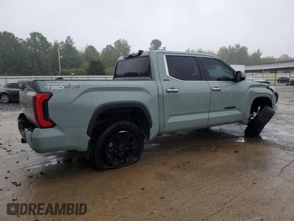2023 Toyota Tundra Limited с VIN 5TFJA5DB6PX101006, выставлен на аукционе Copart как лот 90439305 с пробегом 10 342 миль миль и Списание • Salvage title. История ставок и продаж доступна на DreamBid. Изображение 3.
