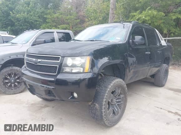 2008 Chevrolet Avalanche 2LT с VIN 3GNFK12338G236626, выставлен на аукционе IAAI как лот 43067490 с пробегом 286 771 миль миль и . История ставок и продаж доступна на DreamBid. Изображение 2.