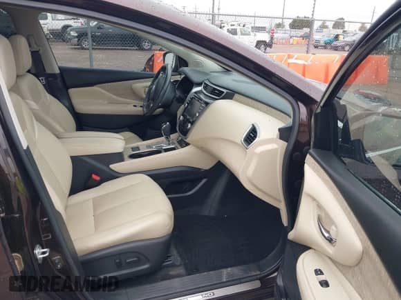 2021 Nissan Murano SL z VIN 5N1AZ2CJ9MC115755, wystawiony jako IAAI lot #42140963 z przebiegiem 89 692 mil mil oraz . Historia ofert i sprzedaży dostępna na DreamBid. Obrazek 5.