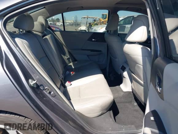 2017 Honda Accord EX-L с VIN 1HGCR2F83HA056940, выставлен на аукционе IAAI как лот 43289251 с пробегом Не указан миль и . История ставок и продаж доступна на DreamBid. Изображение 8.