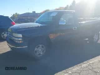 2000 Chevrolet Silverado 1500 z VIN 1GCEK14T2YE137496, wystawiony jako IAAI lot #43428621 z przebiegiem 174 871 mil mil oraz . Historia ofert i sprzedaży dostępna na DreamBid. Obrazek 2.