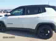 2019 Jeep Compass Altitude z VIN 3C4NJCBB2KT832402, wystawiony jako IAAI lot #41054965 z przebiegiem 84 804 mil mil oraz . Historia ofert i sprzedaży dostępna na DreamBid. Obrazek 14.