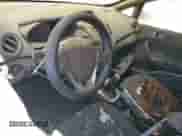 2015 Ford Fiesta SE z VIN 3FADP4BE6FM159131, wystawiony jako Copart lot #62499295 z przebiegiem Nie podano mil oraz Szkoda całkowita • Salvage title. Historia ofert i sprzedaży dostępna na DreamBid. Obrazek 8.