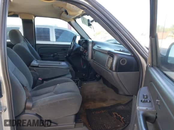 2004 Chevrolet Silverado 1500 Z71 z VIN 1GCEK19V04E259987, wystawiony jako IAAI lot #43499396 z przebiegiem 172 435 mil mil oraz . Historia ofert i sprzedaży dostępna na DreamBid. Obrazek 5.