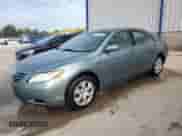 2007 Toyota Camry XLE z VIN 4T1BE46K87U685986, wystawiony jako Copart lot #71818425 z przebiegiem 71 212 mil mil oraz Szkoda całkowita • Salvage title. Historia ofert i sprzedaży dostępna na DreamBid. Obrazek 1.