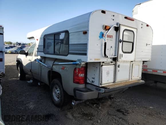 2007 Chevrolet Silverado 2500HD Work Truck z VIN 1GCHK29K17E505118, wystawiony jako Copart lot #69463634 z przebiegiem Nie podano mil oraz Szkoda całkowita • Salvage title. Historia ofert i sprzedaży dostępna na DreamBid. Obrazek 2.
