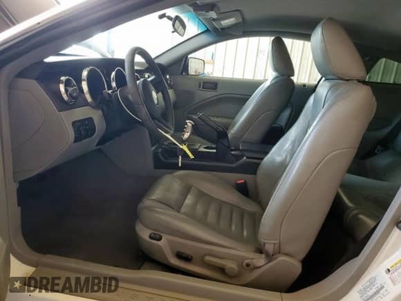 2007 Ford Mustang GT Deluxe z VIN 1ZVFT82H275239465, wystawiony jako Copart lot #58575635 z przebiegiem 128 481 mil mil oraz Szkoda całkowita • Salvage title. Historia ofert i sprzedaży dostępna na DreamBid. Obrazek 7.