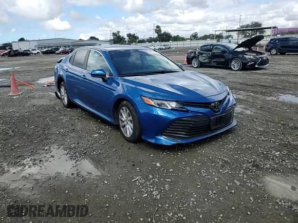 2020 Toyota Camry LE z VIN 4T1C11AK2LU306688, wystawiony jako Copart lot #82510505 z przebiegiem 104 108 mil mil oraz Szkoda całkowita • Salvage title. Historia ofert i sprzedaży dostępna na DreamBid. Obrazek 13.