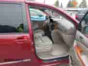 2006 Toyota Sienna XLE z VIN 5TDZA22C76S463587, wystawiony jako IAAI lot #43298020 z przebiegiem 175 302 mil mil oraz . Historia ofert i sprzedaży dostępna na DreamBid. Obrazek 5.