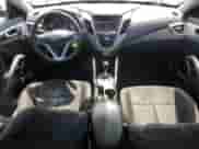2016 Hyundai Veloster z VIN KMHTC6AD9GU299687, wystawiony jako Copart lot #71261925 z przebiegiem 141 688 mil mil oraz Czysty tytuł • Clean title. Historia ofert i sprzedaży dostępna na DreamBid. Obrazek 8.