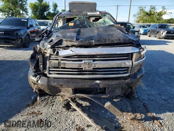 2015 Chevrolet Silverado 2500HD High Country z VIN 1GC1KXE82FF567628, wystawiony jako Copart lot #64982755 z przebiegiem Nie podano mil oraz Szkoda całkowita • Salvage title. Historia ofert i sprzedaży dostępna na DreamBid. Obrazek 5.