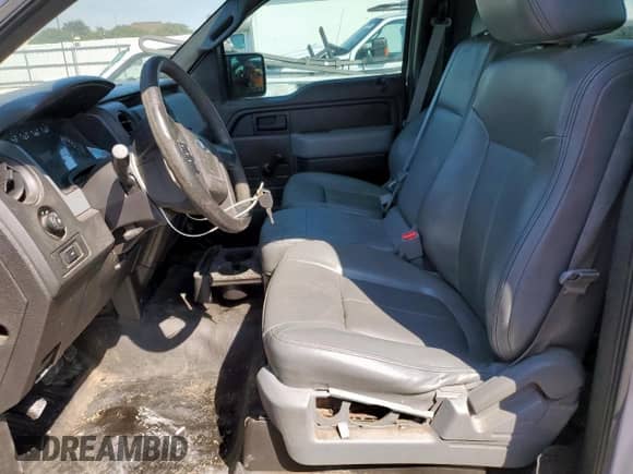 2013 Ford F-150 XL z VIN 1FTMF1CM0DKG45388, wystawiony jako Copart lot #80412145 z przebiegiem 215 618 mil mil oraz Czysty tytuł • Clean title. Historia ofert i sprzedaży dostępna na DreamBid. Obrazek 7.