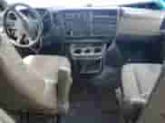 2006 Chevrolet Express Cargo z VIN 1GCGG25V761150846, wystawiony jako Copart lot #53393885 z przebiegiem 266 200 mil mil oraz Nie do naprawy • Non repairable. Historia ofert i sprzedaży dostępna na DreamBid. Obrazek 8.