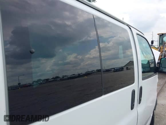 2020 Chevrolet Express Passenger LT with VIN 1GAZGPFG0L1170592, listed as a IAAI auction lot 39919731 with 124,012 mi miles and . Bid and sale history available at DreamBid. Image 19.