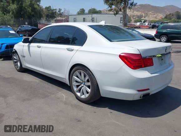 2009 BMW 7 Series 750Li with VIN WBAKB83529CY58927, listed as a IAAI auction lot 42356768 with 123,883 mi miles and . Bid and sale history available at DreamBid. Image 3.