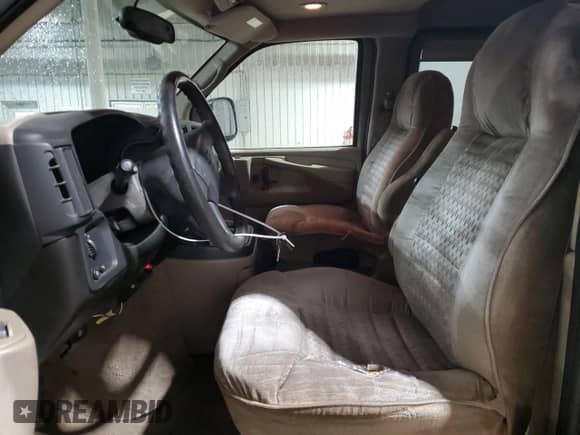 2006 Chevrolet Express Cargo YF7 Upfitter z VIN 1GBFH15T061194841, wystawiony jako Copart lot #43138045 z przebiegiem 215 184 mil mil oraz Szkoda całkowita • Salvage title. Historia ofert i sprzedaży dostępna na DreamBid. Obrazek 7.