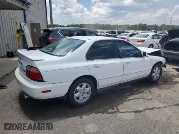 1996 Honda Accord EX z VIN 1HGCE6678TA014024, wystawiony jako Copart lot #62682674 z przebiegiem 238 989 mil mil oraz Szkoda całkowita • Salvage title. Historia ofert i sprzedaży dostępna na DreamBid. Obrazek 3.