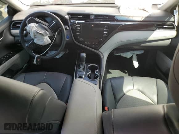 2020 Toyota Camry Hybrid XLE z VIN 4T1F31AK6LU533051, wystawiony jako Copart lot #69587675 z przebiegiem 65 806 mil mil oraz Szkoda całkowita • Salvage title. Historia ofert i sprzedaży dostępna na DreamBid. Obrazek 8.