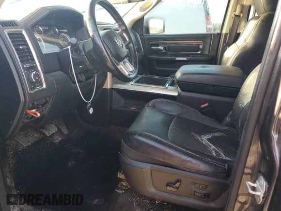 2015 Ram 1500 Laramie z VIN 1C6RR7NT5FS606360, wystawiony jako Copart lot #70558325 z przebiegiem 155 346 mil mil oraz Szkoda całkowita • Salvage title. Historia ofert i sprzedaży dostępna na DreamBid. Obrazek 7.