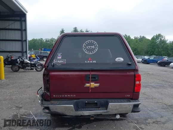 2015 Chevrolet Silverado 1500 LTZ z VIN 1GCVKSEC6FZ233870, wystawiony jako IAAI lot #41151651 z przebiegiem 150 111 mil mil oraz . Historia ofert i sprzedaży dostępna na DreamBid. Obrazek 16.