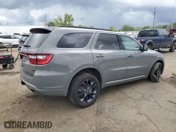 2024 Dodge Durango GT Plus z VIN 1C4RDJDG0RC138741, wystawiony jako Copart lot #70255615 z przebiegiem 28 494 mil mil oraz Czysty tytuł • Clean title. Historia ofert i sprzedaży dostępna na DreamBid. Obrazek 3.