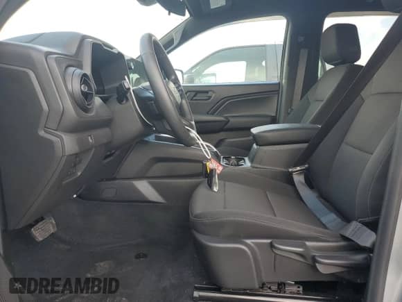 2024 Chevrolet Colorado 4WD Trail Boss z VIN 1GCPTEEK0R1282743, wystawiony jako Copart lot #64331155 z przebiegiem 13 639 mil mil oraz Czysty tytuł • Clean title. Historia ofert i sprzedaży dostępna na DreamBid. Obrazek 7.