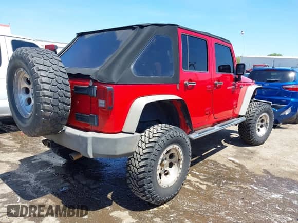 2008 Jeep Wrangler Unlimited X z VIN 1J4GA39198L652015, wystawiony jako IAAI lot #42062691 z przebiegiem 127 804 mil mil oraz . Historia ofert i sprzedaży dostępna na DreamBid. Obrazek 4.