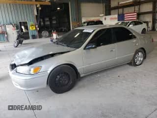 2001 Toyota Camry LE with VIN 4T1BG22K31U787370, listed as a Copart auction lot 69923835 with 186,650 mi miles and Salvage title. Bid and sale history available at DreamBid. Image 1.