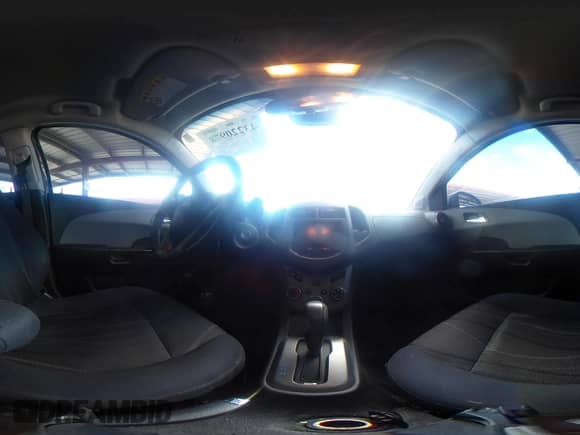 2013 Chevrolet Sonic LT с VIN 1G1JC5SB2D4163277, выставлен на аукционе IAAI как лот 43220978 с пробегом 79 874 миль миль и . История ставок и продаж доступна на DreamBid. Изображение 18.