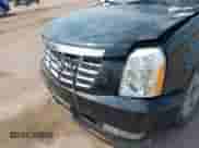 2010 Cadillac Escalade Premium z VIN 1GYUKCEF4AR201742, wystawiony jako IAAI lot #42918902 z przebiegiem 144 868 mil mil oraz . Historia ofert i sprzedaży dostępna na DreamBid. Obrazek 6.