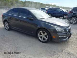 2015 Chevrolet Cruze LT z VIN 1G1PE5SB8F7198220, wystawiony jako IAAI lot #43491471 z przebiegiem 133 321 mil mil oraz . Historia ofert i sprzedaży dostępna na DreamBid. Obrazek 1.