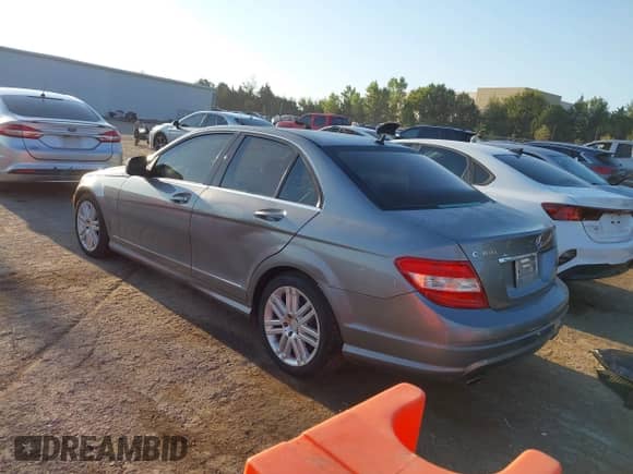 2008 Mercedes-Benz C 300 Sport z VIN WDDGF54X78R029834, wystawiony jako IAAI lot #43354217 z przebiegiem 170 855 mil mil oraz . Historia ofert i sprzedaży dostępna na DreamBid. Obrazek 3.