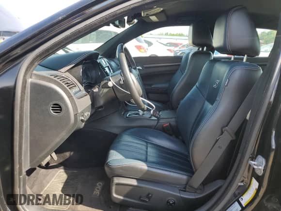 2015 Chrysler 300 S с VIN 2C3CCABT2FH749750, выставлен на аукционе Copart как лот 56402725 с пробегом 145 000 миль миль и Списание • Salvage title. История ставок и продаж доступна на DreamBid. Изображение 7.