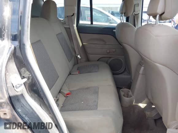 2010 Jeep Compass Latitude с VIN 1J4NF1FB2AD642999, выставлен на аукционе IAAI как лот 42798577 с пробегом 178 832 миль миль и . История ставок и продаж доступна на DreamBid. Изображение 8.