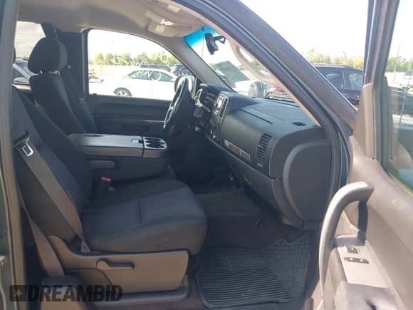 2010 Chevrolet Silverado 1500 LT z VIN 1GCSCSE07AZ276810, wystawiony jako IAAI lot #43164128 z przebiegiem 220 602 mil mil oraz . Historia ofert i sprzedaży dostępna na DreamBid. Obrazek 5.