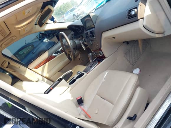 2010 Mercedes-Benz C 300 Sport с VIN WDDGF5EB1AR119649, выставлен на аукционе IAAI как лот 42941029 с пробегом 94 708 миль миль и . История ставок и продаж доступна на DreamBid. Изображение 5.