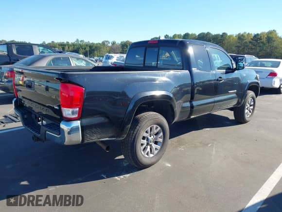 2017 Toyota Tacoma SR5 with VIN 5TFRZ5CN6HX040149, listed as a IAAI auction lot 43439836 with 103,650 mi miles and . Bid and sale history available at DreamBid. Image 4.