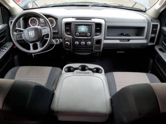 2017 Ram 1500 Express z VIN 1C6RR7FTXHS690581, wystawiony jako Copart lot #69115825 z przebiegiem 169 091 mil mil oraz Czysty tytuł • Clean title. Historia ofert i sprzedaży dostępna na DreamBid. Obrazek 8.