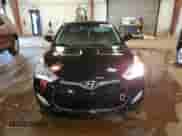 2012 Hyundai Veloster w/Gray Int z VIN KMHTC6AD3CU052773, wystawiony jako Copart lot #70096015 z przebiegiem 154 233 mil mil oraz Czysty tytuł • Clean title. Historia ofert i sprzedaży dostępna na DreamBid. Obrazek 5.