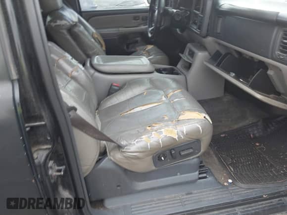 2000 Chevrolet Tahoe LT z VIN 1GNEK13T1YJ116414, wystawiony jako IAAI lot #42015204 z przebiegiem Nie podano mil oraz . Historia ofert i sprzedaży dostępna na DreamBid. Obrazek 5.