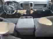 2019 Ram 1500 Tradesman z VIN 1C6RR6FT0KS500854, wystawiony jako Copart lot #70329365 z przebiegiem 42 151 mil mil oraz Szkoda całkowita • Salvage title. Historia ofert i sprzedaży dostępna na DreamBid. Obrazek 8.