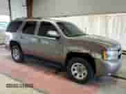 2012 Chevrolet Tahoe LS z VIN 1GNSKAE0XCR110563, wystawiony jako Copart lot #54203235 z przebiegiem 136 040 mil mil oraz Szkoda całkowita • Salvage title. Historia ofert i sprzedaży dostępna na DreamBid. Obrazek 4.