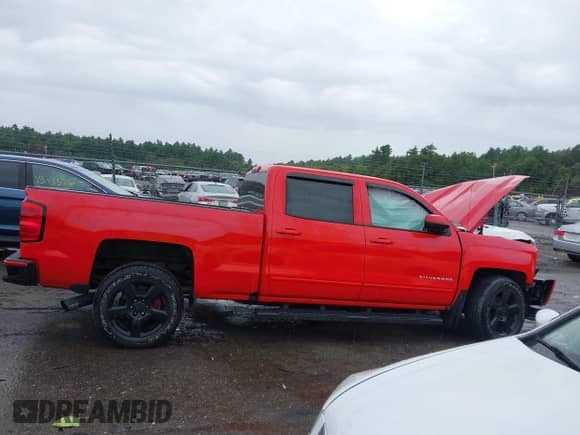 2018 Chevrolet Silverado 1500 LT с VIN 1GCUKREC9JF165692, выставлен на аукционе IAAI как лот 43015245 с пробегом 95 258 миль миль и . История ставок и продаж доступна на DreamBid. Изображение 12.