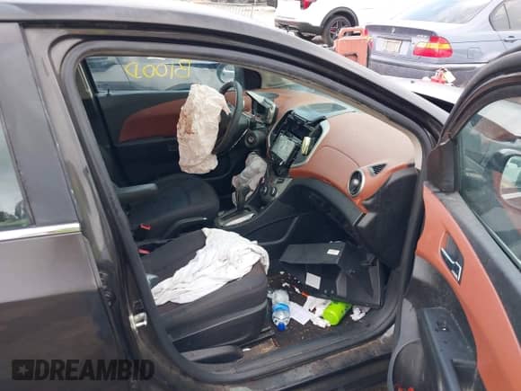 2014 Chevrolet Sonic LT с VIN 1G1JC6SH0E4222497, выставлен на аукционе IAAI как лот 43294577 с пробегом 134 240 миль миль и . История ставок и продаж доступна на DreamBid. Изображение 5.