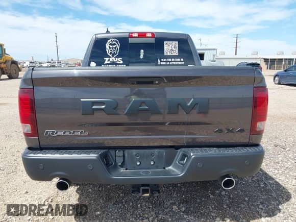 2017 Ram 1500 Rebel z VIN 1C6RR7YT9HS850883, wystawiony jako IAAI lot #42140271 z przebiegiem 100 061 mil mil oraz . Historia ofert i sprzedaży dostępna na DreamBid. Obrazek 16.