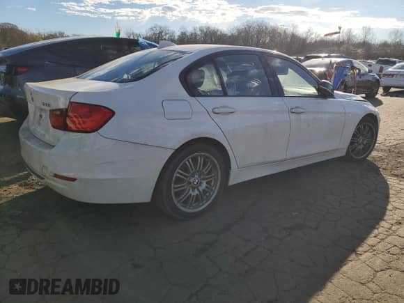 2013 BMW 3 Series 328i xDrive с VIN WBA3B5G58DNS04346, выставлен на аукционе Copart как лот 77405664 с пробегом Не указан миль и На запчасти • Non repairable. История ставок и продаж доступна на DreamBid. Изображение 3.