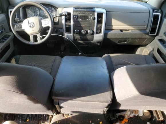 2010 Dodge 1500 SLT z VIN 1D7RB1GP3AS173257, wystawiony jako Copart lot #85339625 z przebiegiem 201 703 mil mil oraz Czysty tytuł • Clean title. Historia ofert i sprzedaży dostępna na DreamBid. Obrazek 8.