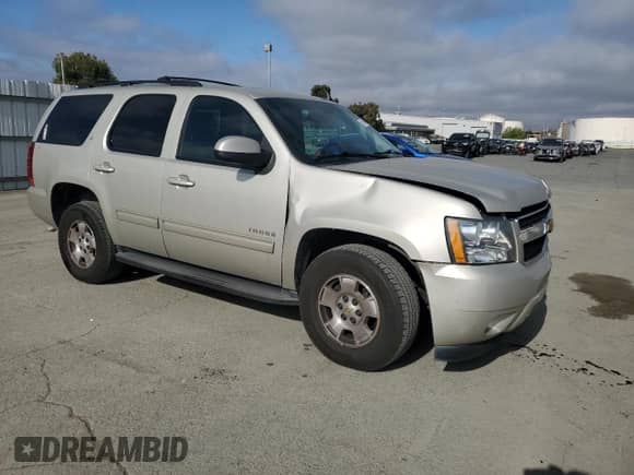 2014 Chevrolet Tahoe LT z VIN 1GNSKBE01ER190098, wystawiony jako Copart lot #59569965 z przebiegiem 192 291 mil mil oraz Szkoda całkowita • Salvage title. Historia ofert i sprzedaży dostępna na DreamBid. Obrazek 4.