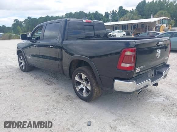 2019 Ram 1500 Laramie z VIN 1C6SRFJT9KN517692, wystawiony jako IAAI lot #43064215 z przebiegiem 134 626 mil mil oraz . Historia ofert i sprzedaży dostępna na DreamBid. Obrazek 3.